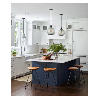 Wellesley Hills - Beach Style - Kitchen - Boston - by Pinney Designs ...
