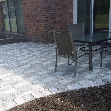 Unilock Brussels Patio w/ an Oaks Colonnade Border & Unilock Seat Wall & Firepit