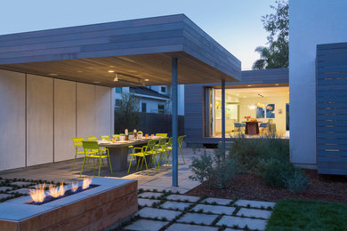 Minimalist patio photo in Los Angeles