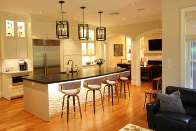 Inspiration for a timeless kitchen remodel in Houston