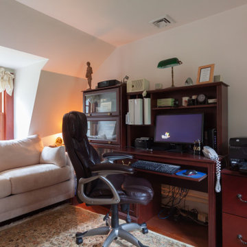 Traditional Home Office with Built-In Desk and Cozy Seating – South Hamilton MA