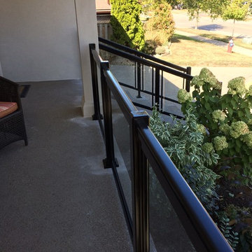 Aluminum and Glass Porch Railings - 124