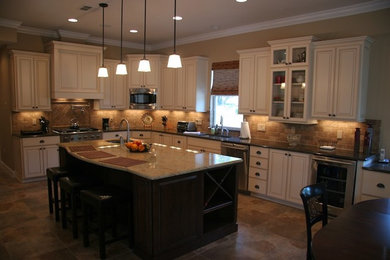 Kitchen photo in Houston