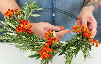 DIY: Sådan binder du en frisk julekrans med bær og kviste