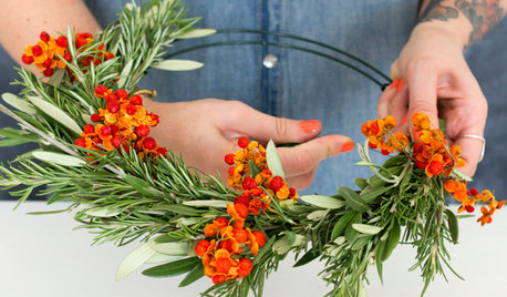 DIY: Sådan binder du en frisk julekrans med bær og kviste