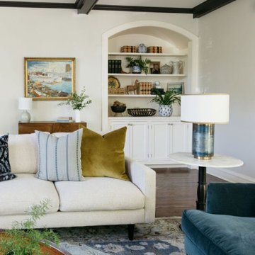 Cozy Family Room in Historic Family Home in Kenilworth