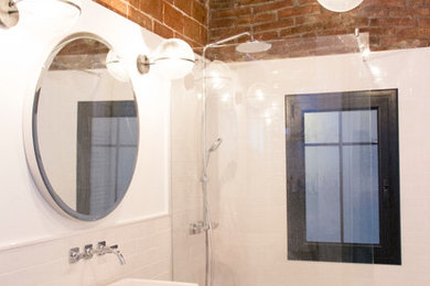 Inspiration for a contemporary bathroom remodel in Barcelona