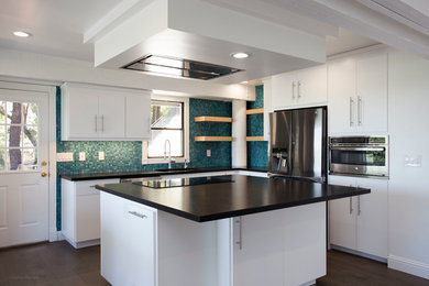 Kitchen - modern kitchen idea in San Francisco