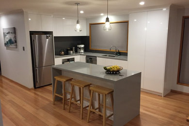 Inspiration for a modern kitchen in Hobart.