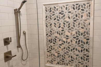 Example of a classic bathroom design in Dallas