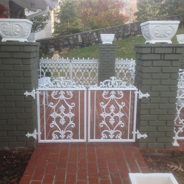 g024 Custom Courtyard Gates