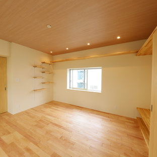 Idee per una camera da letto etnica con parquet chiaro, nessun camino e pavimento rosa