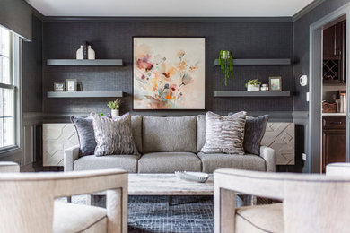 Foto di un soggiorno minimalista di medie dimensioni e chiuso con pareti grigie e carta da parati