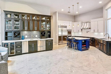 Inspiration for a timeless kitchen remodel in Miami