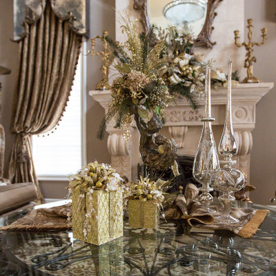 Elegant home design photo in Chicago