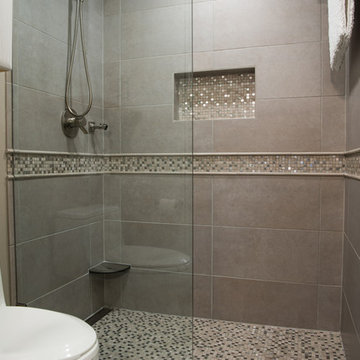 Contemporary and Organized Bathroom