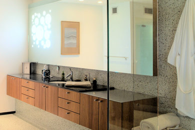 Bathroom - contemporary bathroom idea in Phoenix