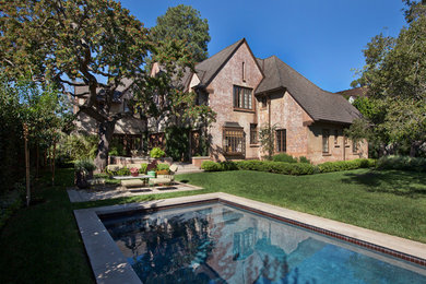 Elegant exterior home photo in Los Angeles