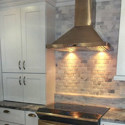 White Shaker Style kitchen - Kitchen Cabinetry