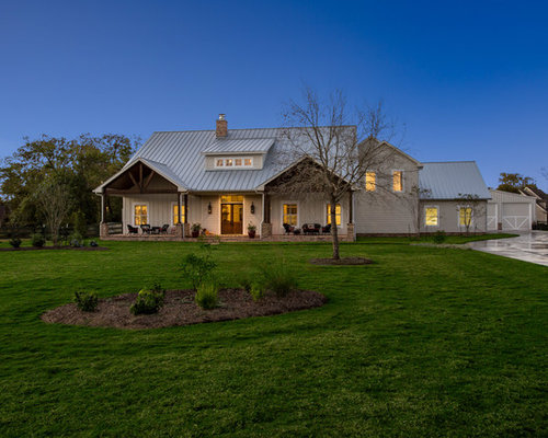 Best Farmhouse Gray Exterior Home Design Ideas & Remodel Pictures | Houzz