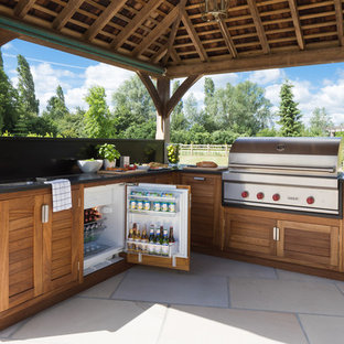 エセックスの中サイズのコンテンポラリースタイルのおしゃれなテラス・中庭の写真