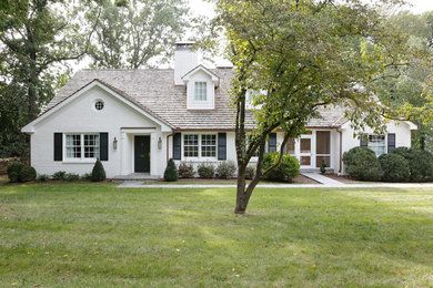 Cottage exterior home idea in Nashville