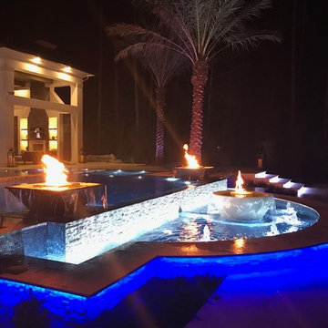 367 - Luxurious Pool with Fire Balls and Infinity Edge