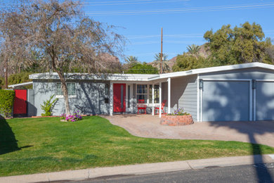 Inspiration for a mid-century modern exterior home remodel in Phoenix