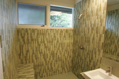 Inspiration for a contemporary home design remodel in Los Angeles