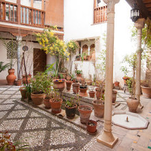 merida side dining patio