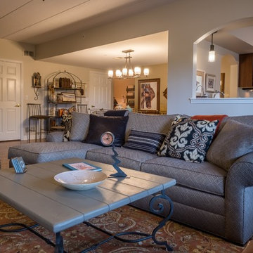 Tinley Park, Condo with Western Vibe