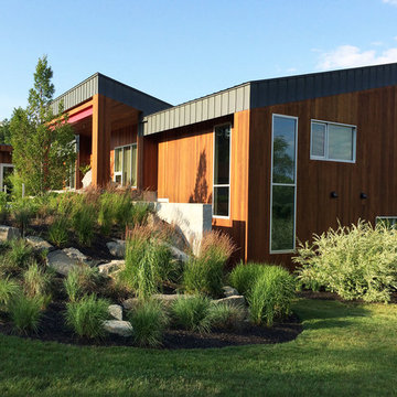 Side Entry Garden for dramatic siting of Contemporary Home