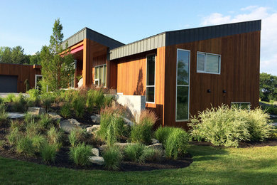 Design ideas for a huge contemporary full sun hillside landscaping in Boston for summer.