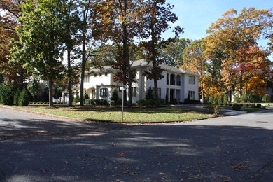 Home design - transitional home design idea in New York