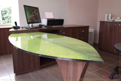 Inspiration for a modern home office remodel in Saint-Etienne