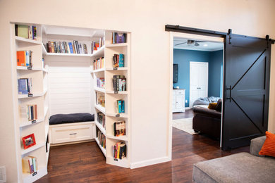 Home design - country home design idea in Dallas