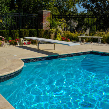 Grecian swimming pool with L, diving board and hot tub
