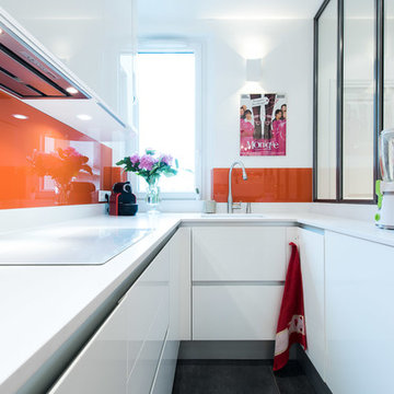 cuisine d'angle totale look blanc avec verrière