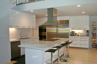 Trendy kitchen photo in Miami
