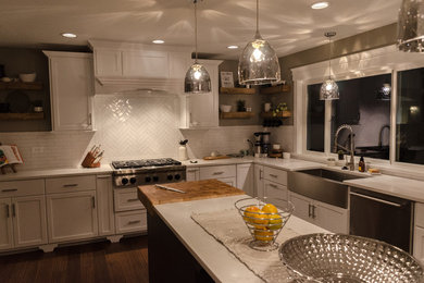 Elegant kitchen photo in Chicago