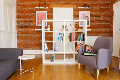 Cette photo montre un salon tendance.