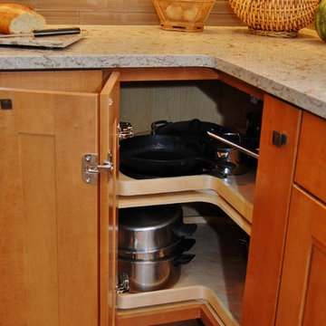 Warm Transitional Kitchen