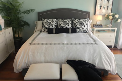 Bedroom - mid-sized coastal bedroom idea in Baltimore