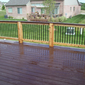 TREX TRANSCENDS VINTAGE LANTERN COLOR with cedar railing system