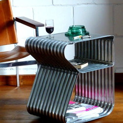 Bombierter Wellblech Beistelltisch aus Aluminium - Products