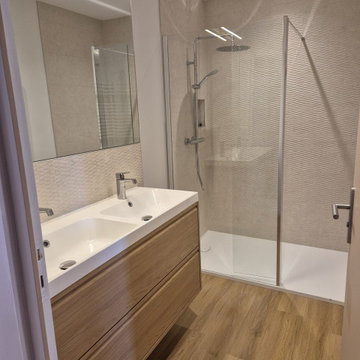 Salle de bain élégante et épurée