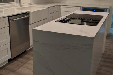 Example of a classic kitchen design in Austin