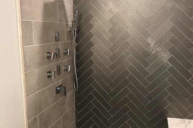 Bathroom - contemporary bathroom idea in Chicago