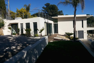 Aménagement d'une façade de maison contemporaine.