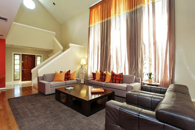 Example of a minimalist living room design in Houston